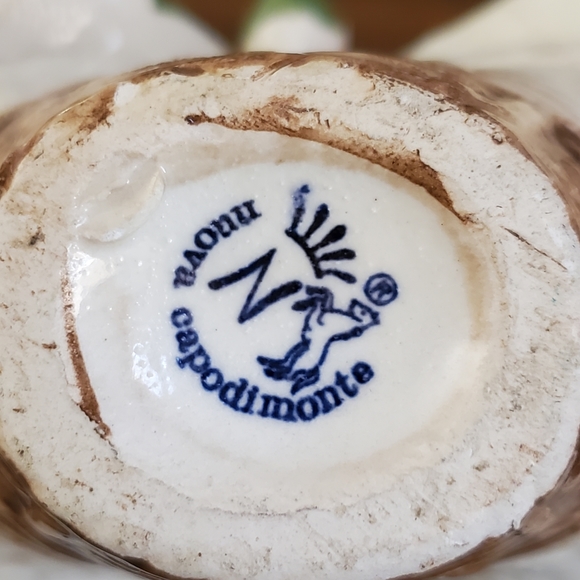 Vintage Capodimonte Flower Basket With 2 Roses And 2 Buds - Picture 9 of 9